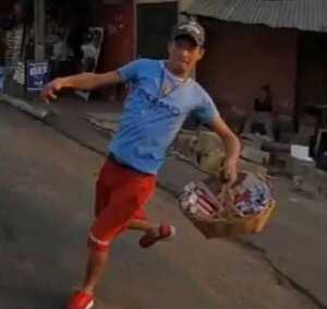VIDEO: Vendedor ambulante amagó con una patada a motociclista - San Lorenzo Hoy
