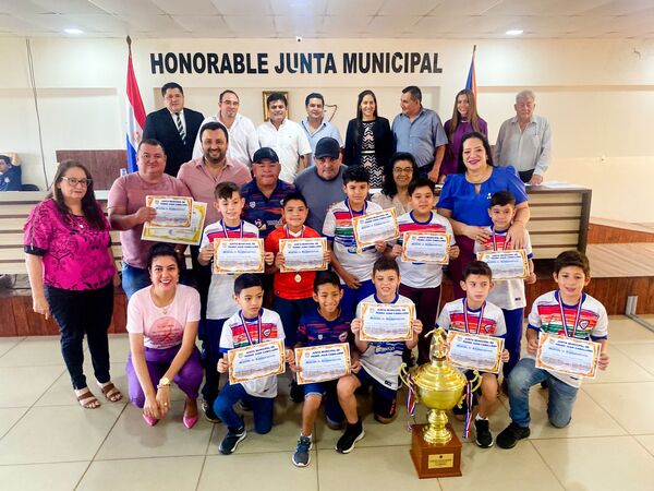 Atletas ninguneados por el Gobernador, fueron homenajeados por concejales municipales