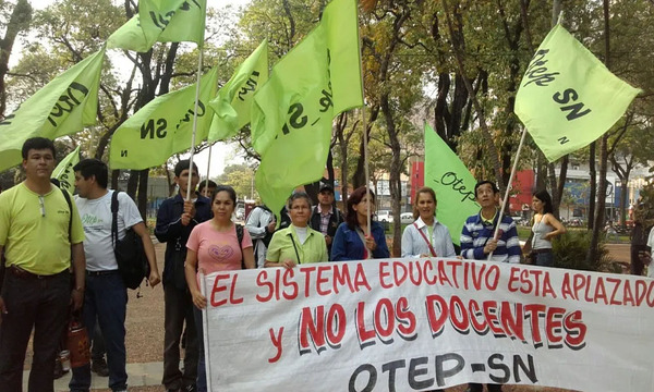 Docentes anuncian movilización y paro general para exigir la nivelación salarial