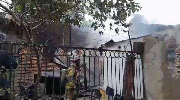 [VIDEO] Fuego fatal: karai perdió la vida tras incendio de una vivienda