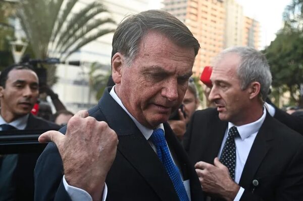 Comisión parlamentaria de Brasil debate informe con nueva acusación contra Bolsonaro - Mundo - ABC Color
