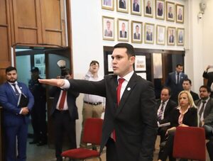 Denuncian que Hernán Rivas se recibió de abogado en una universidad vinculada al crimen organizado · Radio Monumental 1080 AM