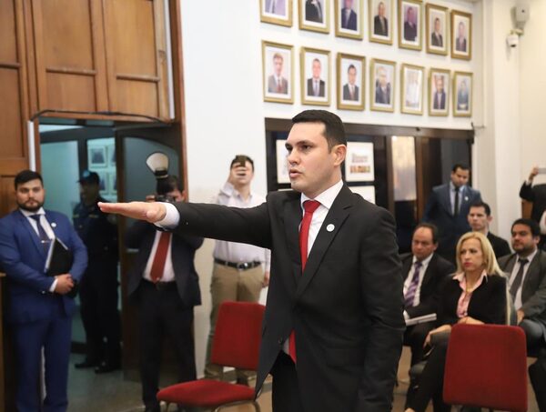 Denuncian que Hernán Rivas se recibió de abogado en una universidad vinculada al crimen organizado · Radio Monumental 1080 AM