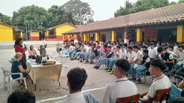Buscan infundir el buen uso de la tecnología mediante charlas en colegio de San Antonio - Nacionales - ABC Color