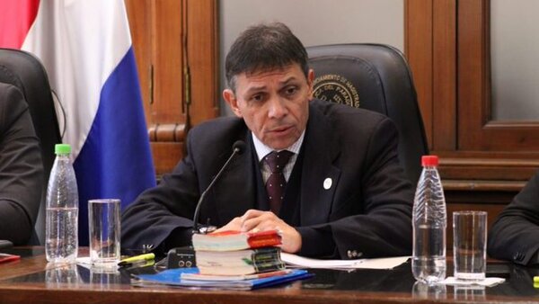 Para Paciello, universidad de Hernán Rivas debe salir y evidenciar su carrera