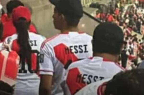 ¿Se fueron contentos o se fueron tristes? Montón de peruanos con “banda roja” ¡de Messi!