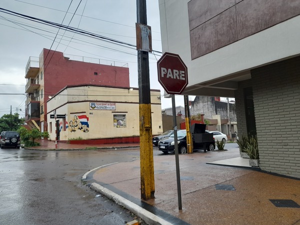 Caos en las esquinas: conductores deben respetar las señales de tránsito, instan