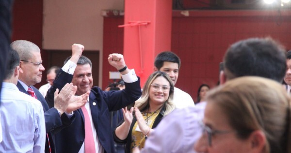 Cartes contraataca y presenta un equipo jurídico en Colombia para refutar las declaraciones de Correa