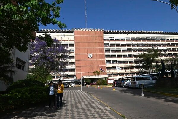 Presidente de Sociedad de Gastroenterología “se resiste” a dejar dirección en IPS y recurre a influencias políticas, denuncian - Nacionales - ABC Color