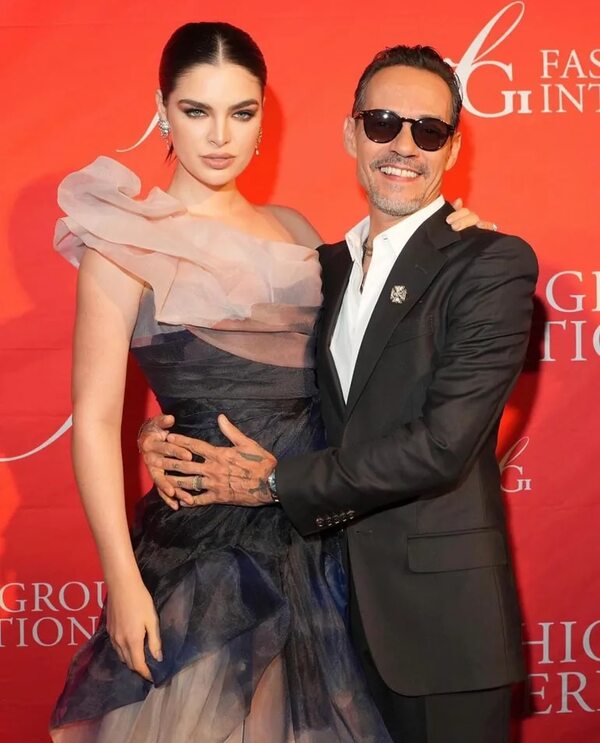 Nadia Ferreira, elegantísima acompañó a Marc Anthony a recibir un premio en La Noche de las Estrellas - Gente - ABC Color