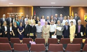 Homenajean a docentes jubilados de la FAFI-UNE