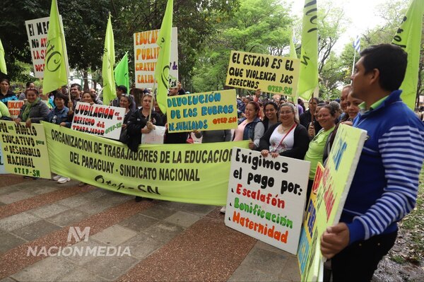 Diario HOY | Gremios docentes anuncian "paro total" y nueva movilización de dos días