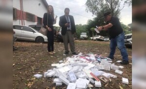 Destruyen productos presuntamente falsificados de la marca Apple