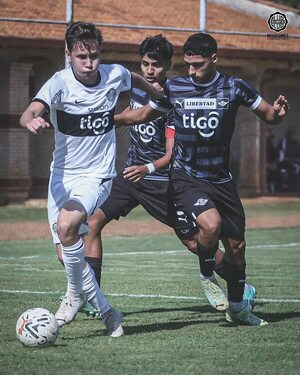 Libertad acaricia el título en la Sub 18   - Libertad - ABC Color