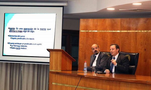 Ministro Martínez Simón disertó sobre argumentación jurídica
