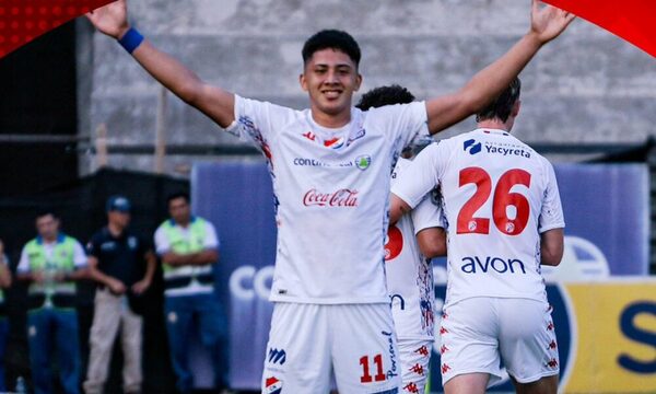 Nacional golea a Guaraní en el estadio Arsenio Erico