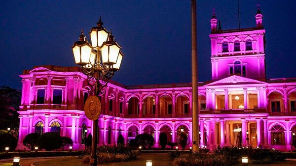 Paraguay se tiñe de rosa para luchar contra el cáncer de mama