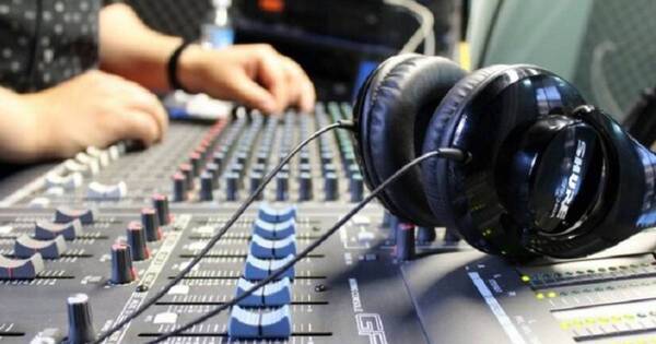 La Nación / Realizarán panel debate sobre “Voces y la magia de la radio”
