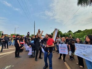 Cuestionan el silencio del Gobierno sobre la estrategia nacional en Itaipú - Economía - ABC Color