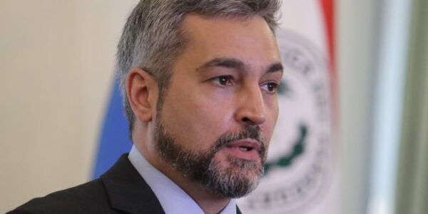 Mario Abdo Benítez promulga ley de control a las binacionales