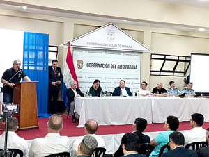 Intrascendente visita de Riera, quien mantiene a cuestionada cúpula policial en Alto Paraná - La Clave
