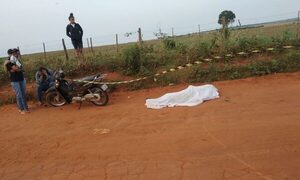 Hallan muerto a motociclista