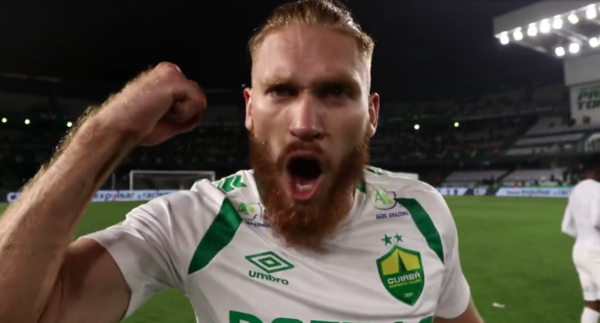 Versus / Isidro Pitta marca un golazo en triunfo de Cuiabá en el Brasileirao