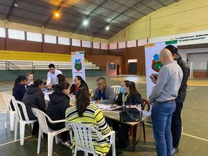 Entregan tarjetas a los beneficiarios del Programa Tekoporã en Cambyretá