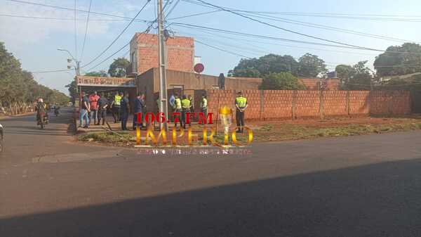 Comitiva policial se constituyó a una vivienda para cumplir con una orden de desahucio - Radio Imperio 106.7 FM