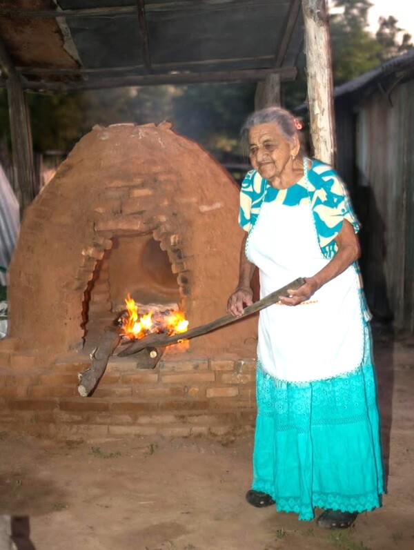 Abuelita cumple 104 años rodeada del calor familiar y dice que va a vivir aún muchos años más – La Mira Digital
