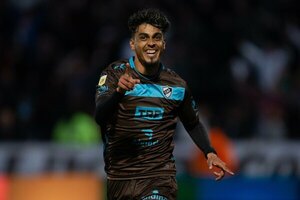 Versus / Ronaldo Martínez vuelve a marcar y Platense extiende su racha