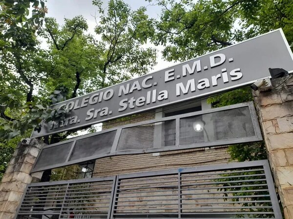 Dan clases a oscuras y con calor extremo: sin luz ni agua en colegio capitalino - Nacionales - ABC Color