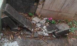 Denuncian robo en cementerio de Franco