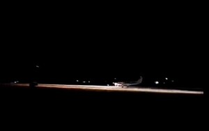 Una avioneta que debía trasladar a un enfermo aterrizó gracias a las luces de autos y motos en Fuerte Olimpo - trece