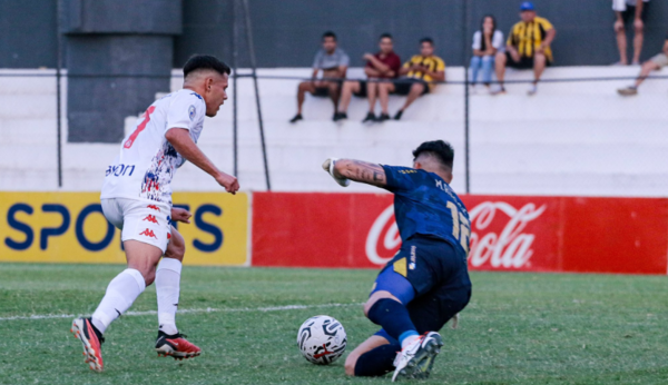 ¿Golazo con polémica? Mathias Martínez convirtió un gran tanto ante Guaraní