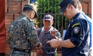 Karai atacó a polis con machete para evitar desalojo
