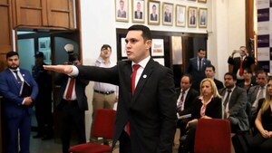FISCALA PIDE ABRIR INVESTIGACIÓN POR PRESUNTOS TÍTULOS FALSOS DE ORLANDO ARÉVALO Y HERNÁN RIVAS