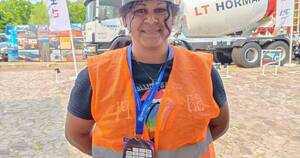 La Nación / Jefa de hogar resultó vicecampeona en competencia de operadores de excavadora hidráulica