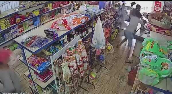 Diario HOY | VIDEO| Valiente dueño de comercio se enfrenta a asaltante y frustra robo