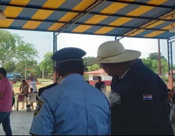 Mientras la inseguridad azota en Amambay, Director de Policía entrega semillas de sésamo con el Gobernador