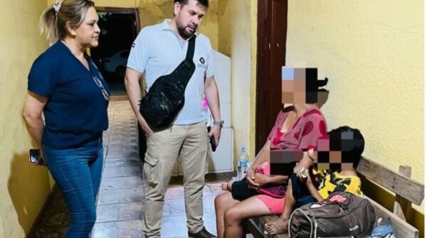 Madre fue detenida: abandonó a su hijo de 2 años frente a un supermercado - Noticiero Paraguay