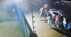 La Nación / Tras encuentro deportivo, turba de delincuentes asaltó a un padre y a su hija