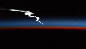 Naves espaciales y satélites están cambiando la atmósfera superior - Ciencia - ABC Color