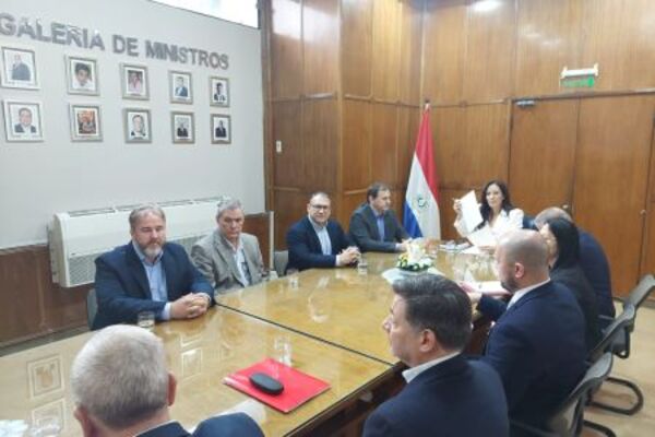 Buscan garantizar la navegabilidad del río Paraná