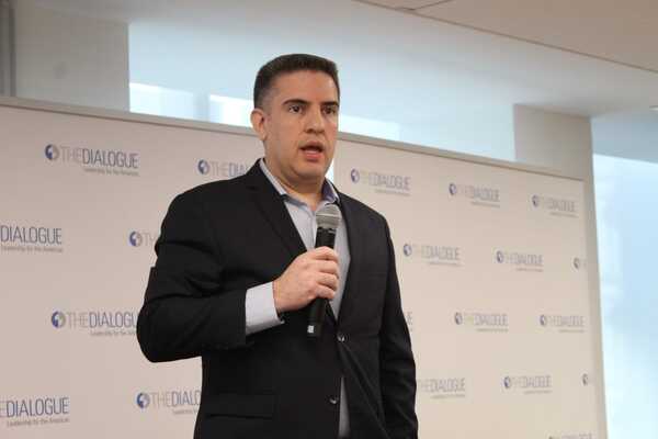 Ministro Villate participó en foro sobre conectividad educativa organizado por el BID en Washington