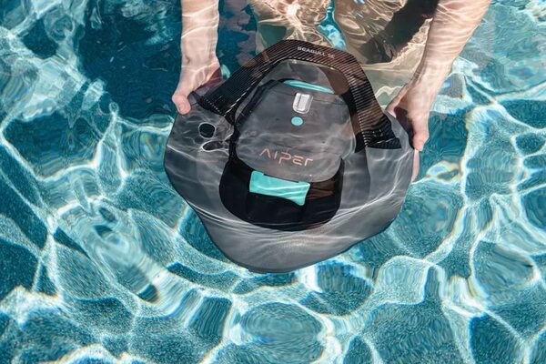 El nuevo robot de limpieza de piscinas prueba y esteriliza la calidad del agua - Tecnología - ABC Color