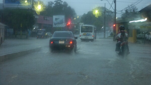 Meteorología emite alerta de tormentas para 12 departamentos