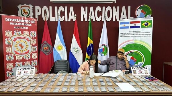 Detienen a pareja de brasileños con 102 celulares que serían hurtados - ABC en el Este - ABC Color