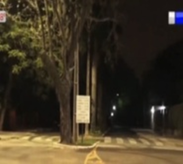 Delincuentes le robaron hasta las prendas a un hombre - Paraguay.com