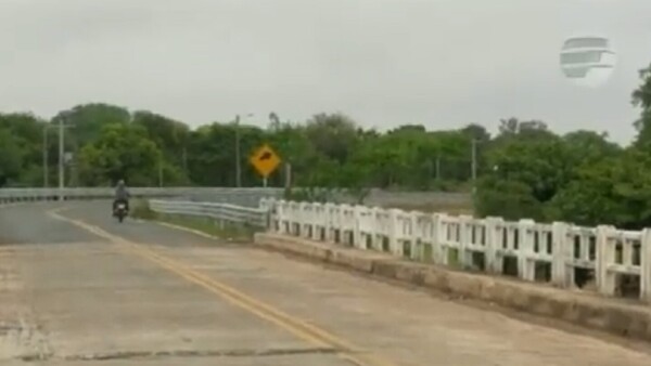 MOPC verifica un puente deteriorado sobre el río Aquidabán